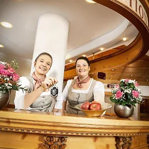 Отель Dehner Blumen Райн